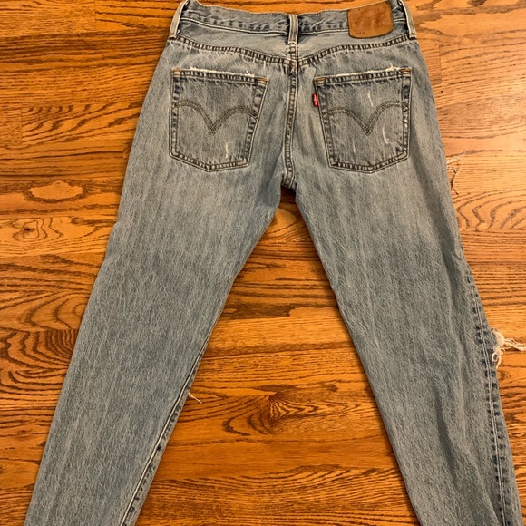 Levi’s mid-rise cropped distressed jeans - Picture 3 of 4